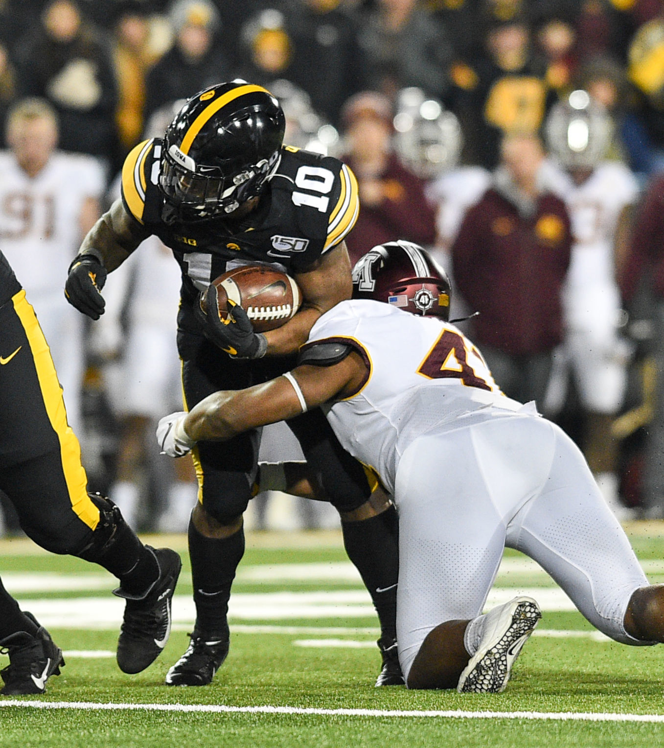 111619-qct-spt-iowa-minn-foot-152a.jpg